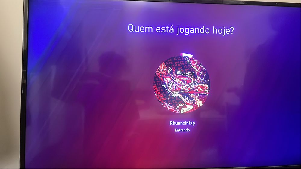Xbox one com dois comandos e fifa 20