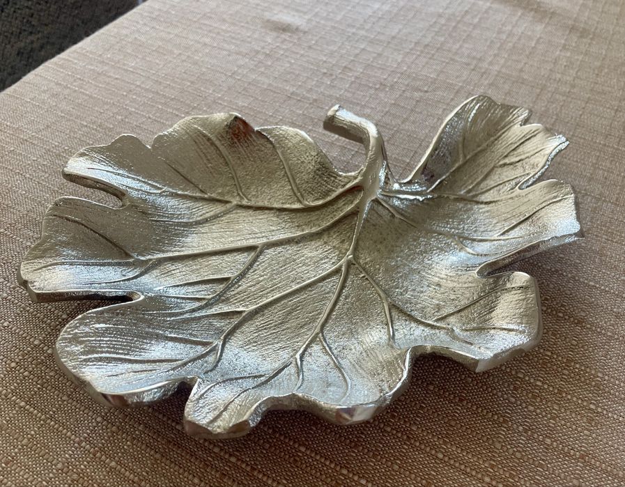 Decorative leaf-shaped dish446896203871047680