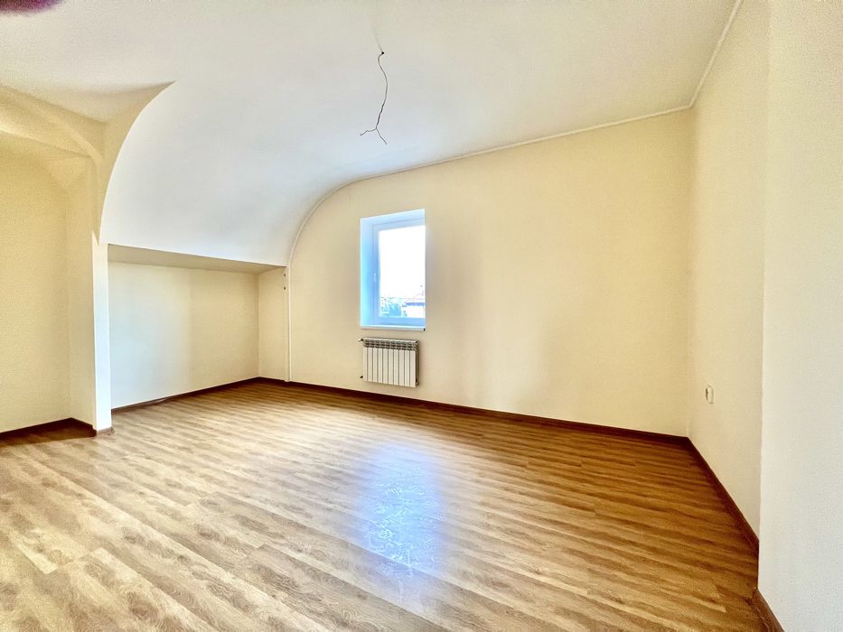 Котедж за вигідною ціною в хорошому районі міста, 80% готовності