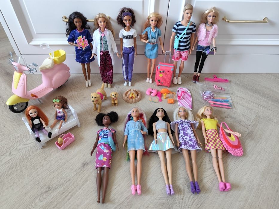 Zestaw Barbie skuter 12 lalek Ken