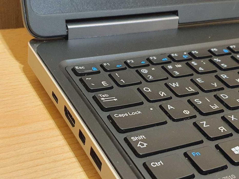 Ігровий ноутбук Dell Precision 7510 Nvidia Quadro M1000M Intel Core i7-6820HQ RAM 16Gb SSD 512Gb Батарея 9 годин, нова оригінальна батарея