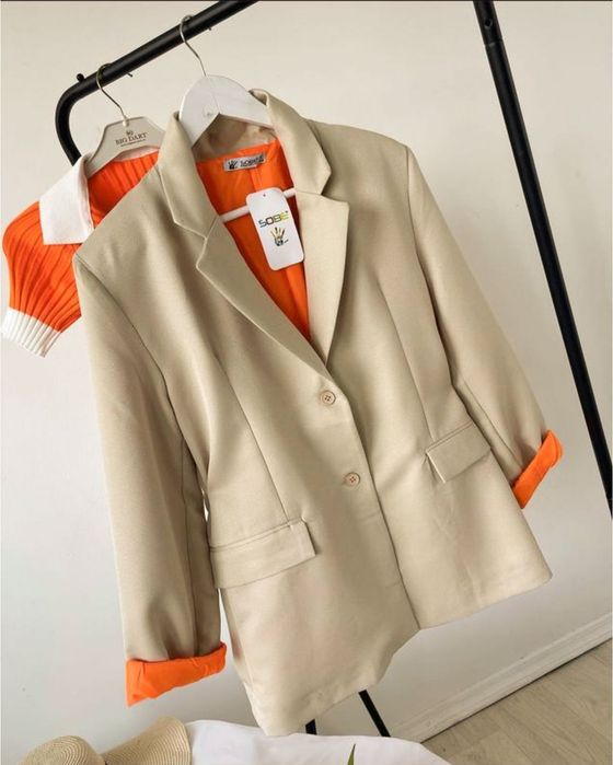 Піджак блейзер жакет світлого бежевого кольору в рубчик