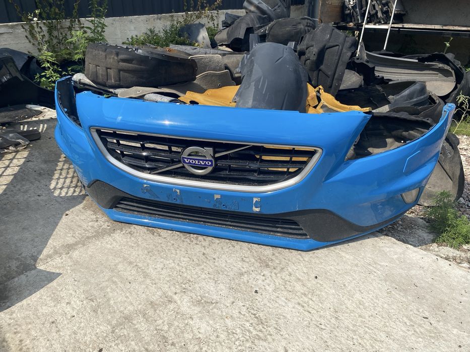 Бампер volvo v40 комплектний