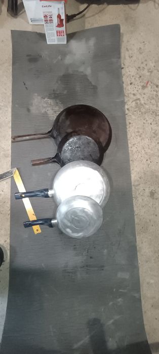 Сковорідки б/у великі та малі