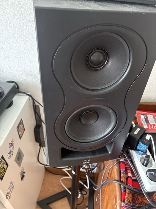 Par Monitor kali audio in5 na caixa na garantia + par tripé