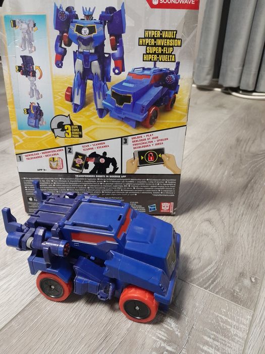 Трансформер SOUNDWAVE