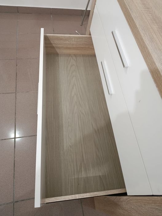 Vendo cómoda semi nova