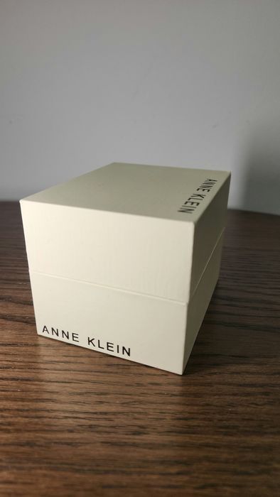 Годинник Anne Klein