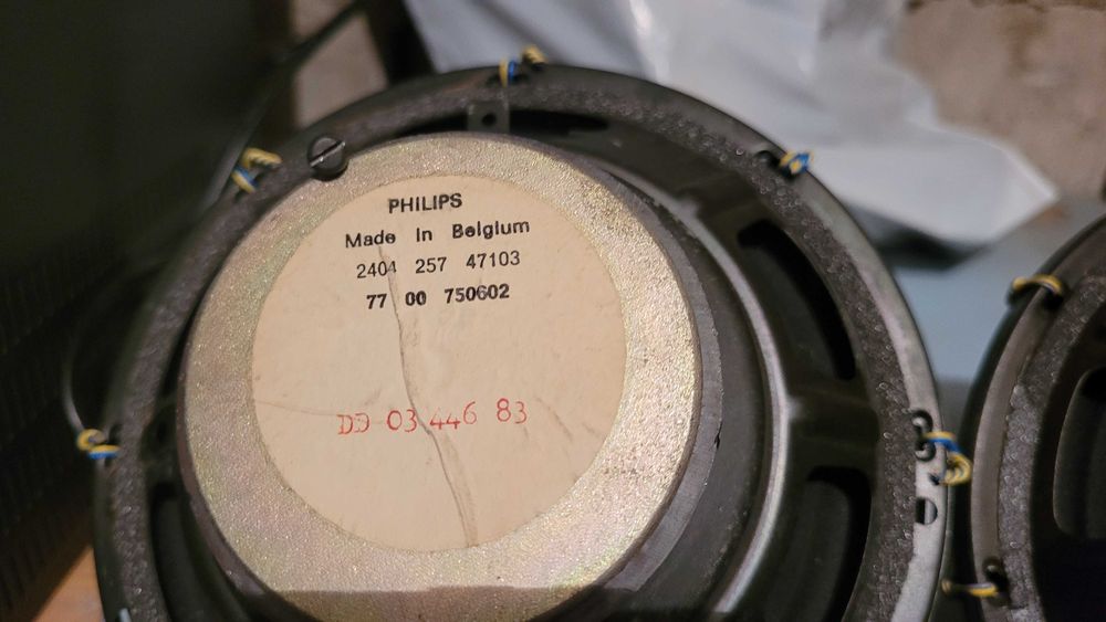 Głośniki 4 szt. z Renault 25 V6 Iniection. Wersja z wieżą audio.