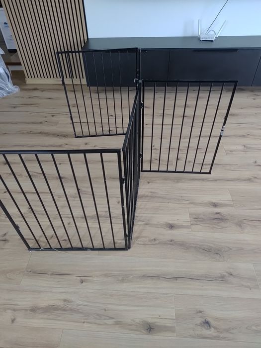 Barierka na kominek. Barierka ochronna kojec