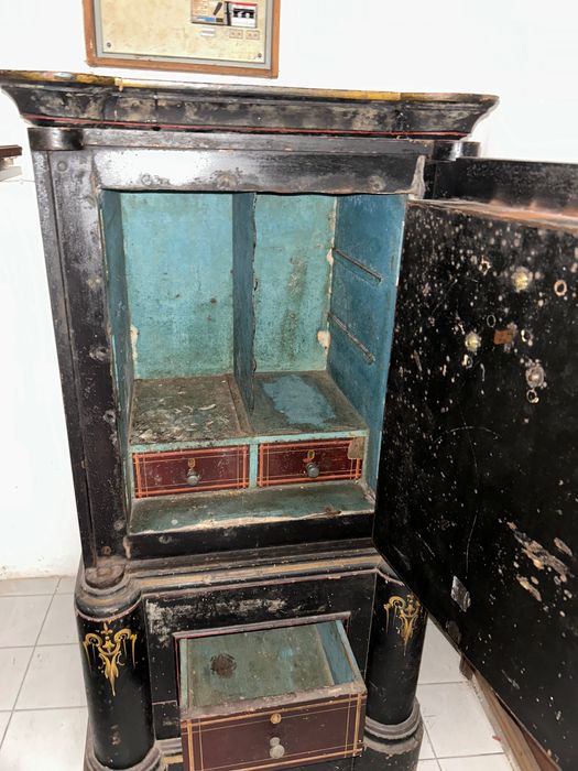 Cofre centenário