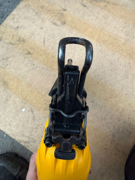 Gwoździarka Pneumatyczna DeWalt D51275