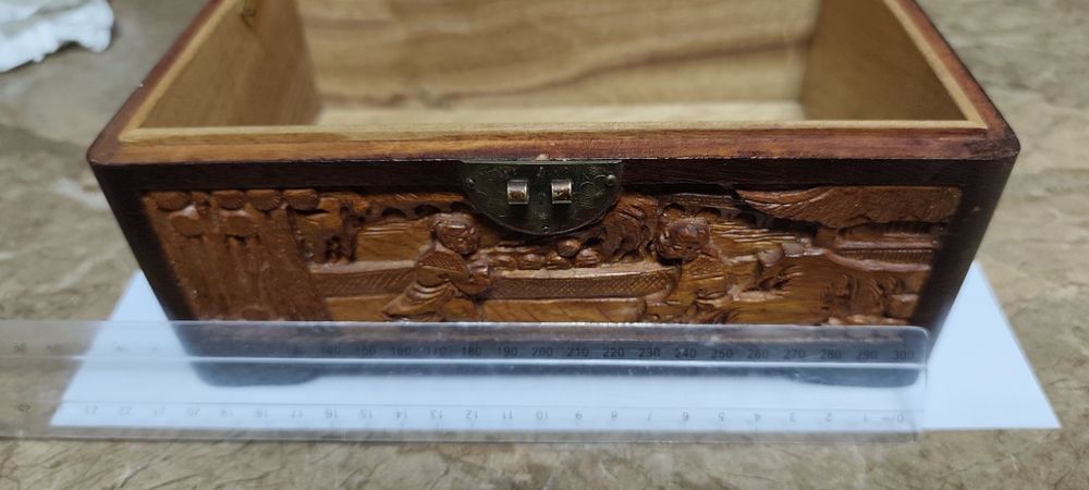 Pudełko zeduża, ręcznie rzeźbiona drewniana szkatuła/kasetka