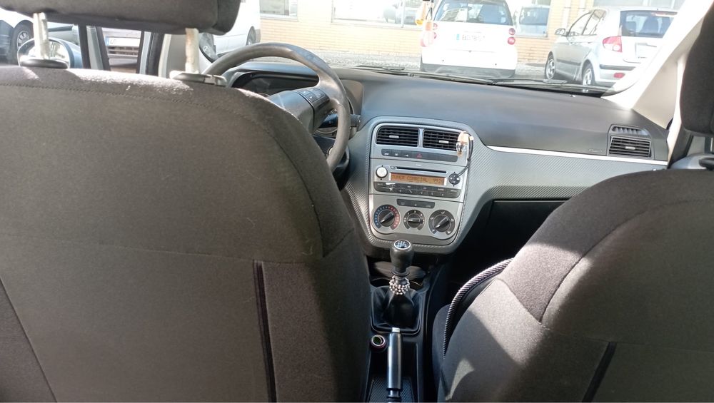 Carro FIAT Grande Punto 1.2 Active em otimo estado e estimado