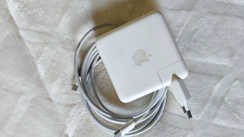 MacBook Pro 13'' 2019 Touch Bar + Touch ID Version436988358847385605