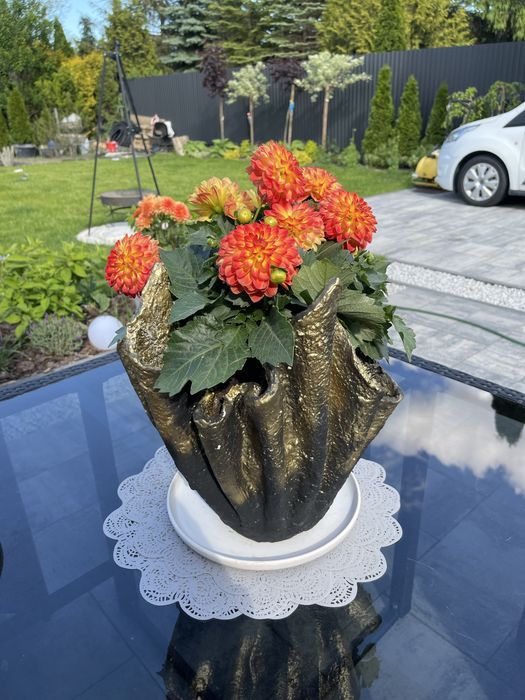 Donica betonowa czarna lub biala