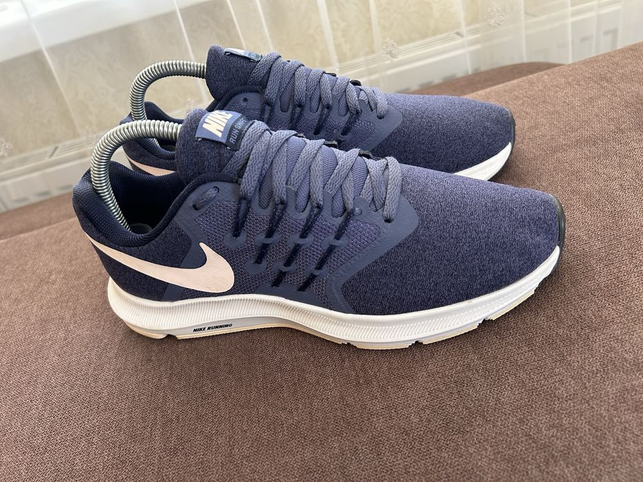 жіночі кросівки модель Nike Run Swift