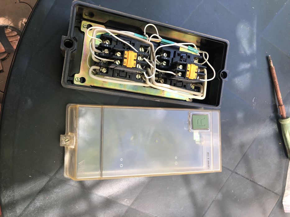 Пускатель магнитный реверс. ПМЛ-2611 0,2Б кат 220в ток рабочий до 25а ...