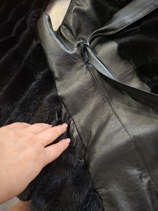 Продам норкову жилетку