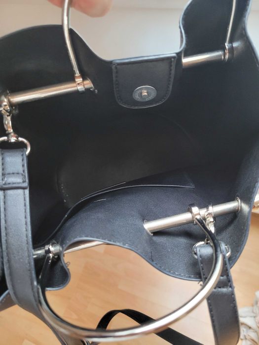 Torebka czarna, Reserved