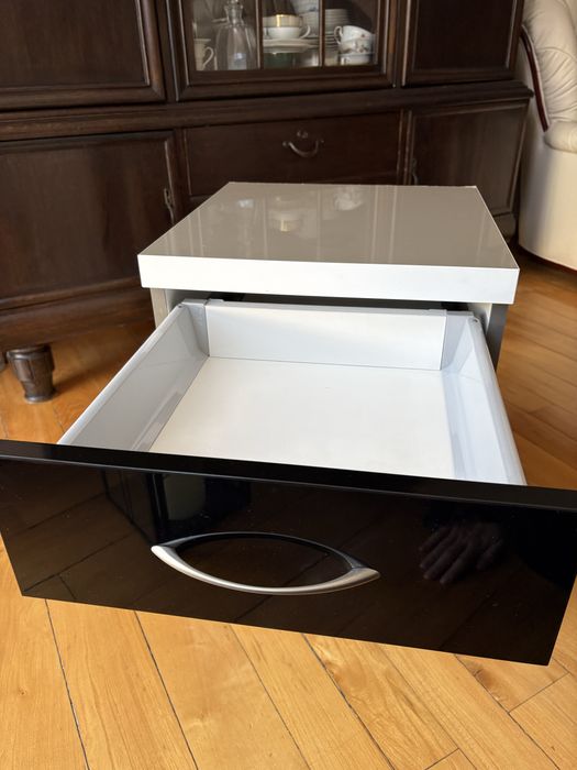 Szafka biurowa na kółkach