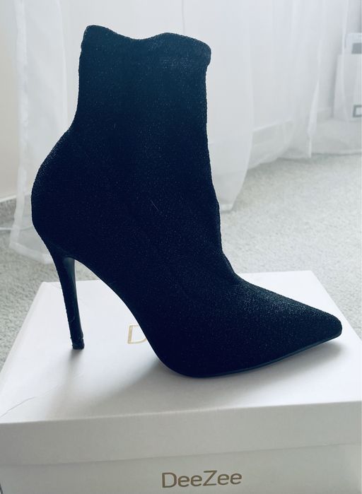 szpilki deezee obcisłe, skarpetowe