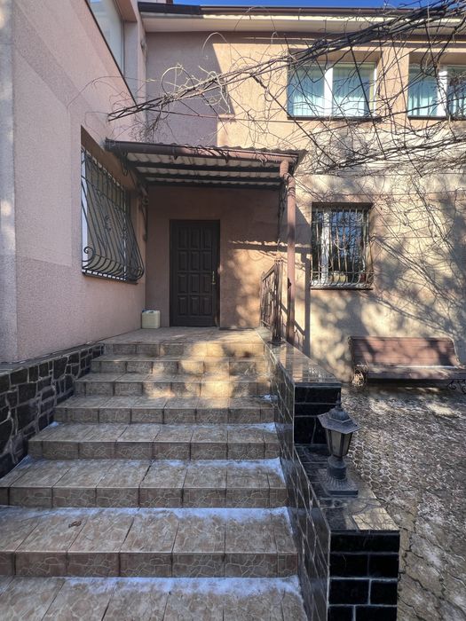 Продаж гарного будинку район Світанку  390 квм