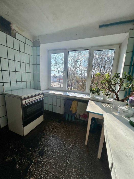 Велика кімната в гуртожитку по вул. Вітрука