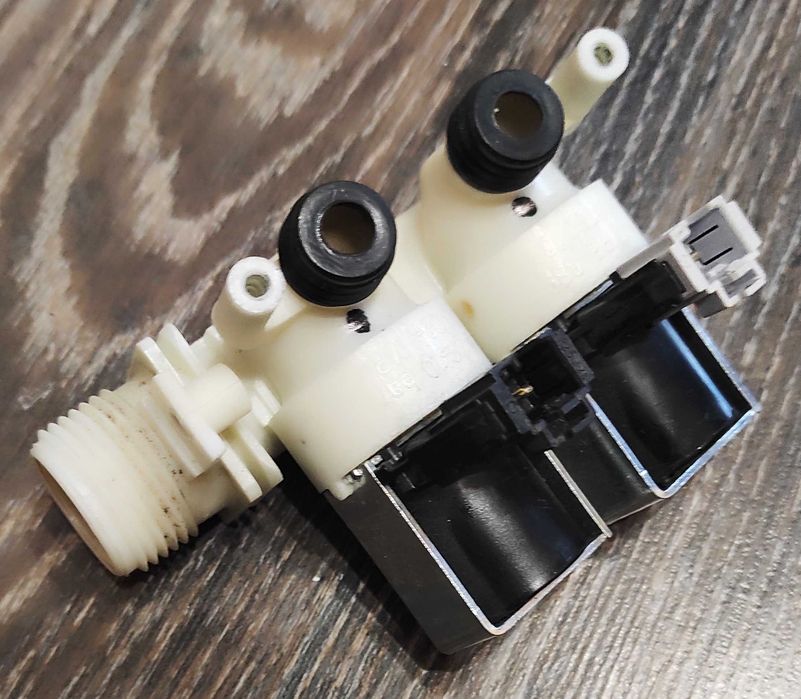 Indesit IWUC 40851 (вузька) на з/ч