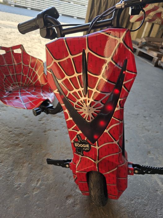 Triciclo Drift trike a bateria de litio spiderman