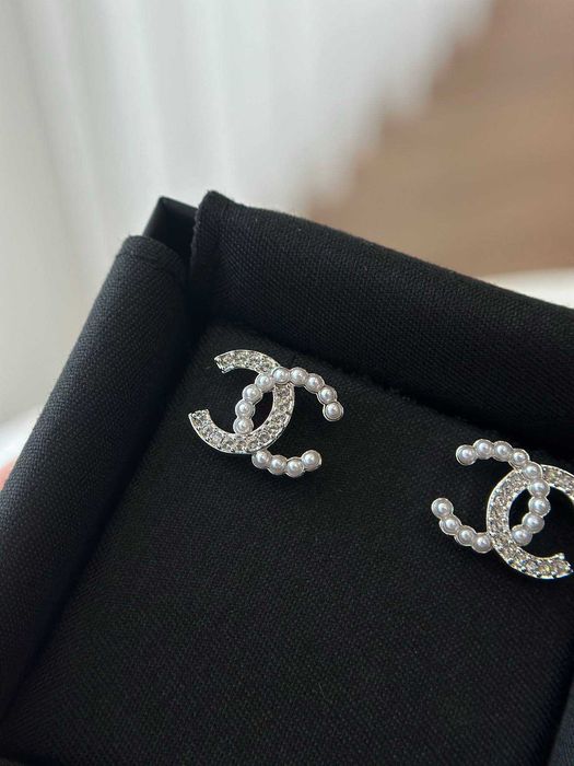 Kolczyki Chanel Double C