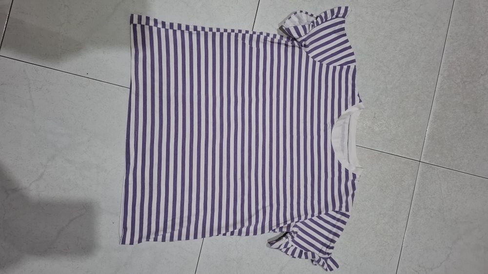 T-shirt às riscas lilás e branco,  tam. M