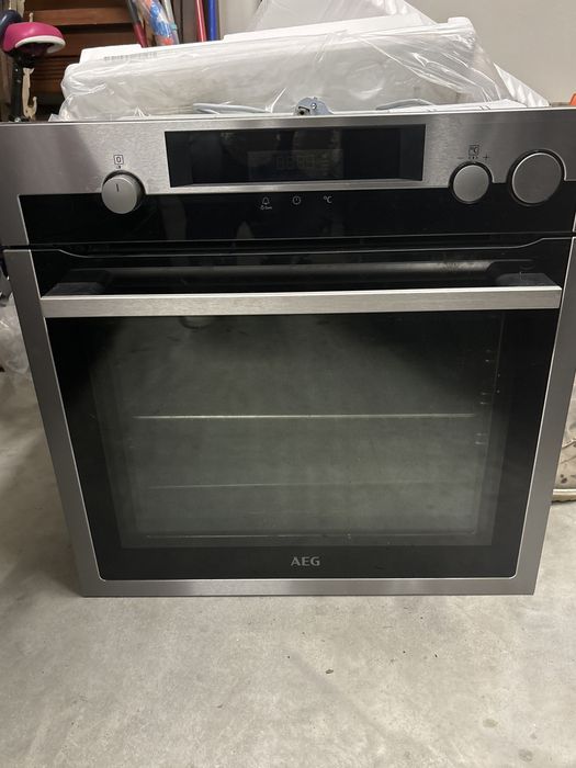 Forno com vapor AEG
