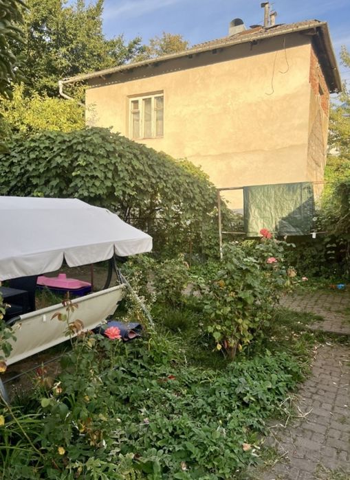 Продається напівособняк в центрі міста