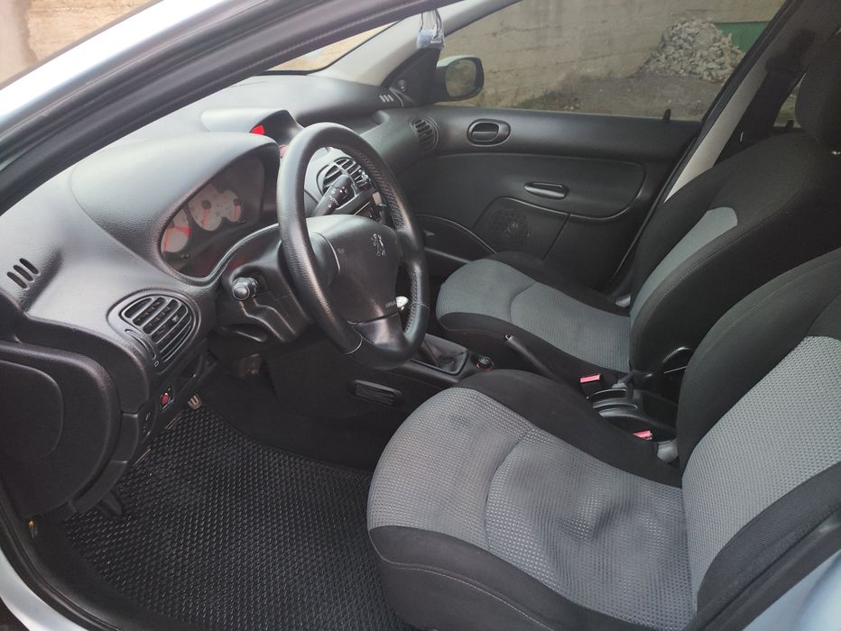 Продам Peugeot 206