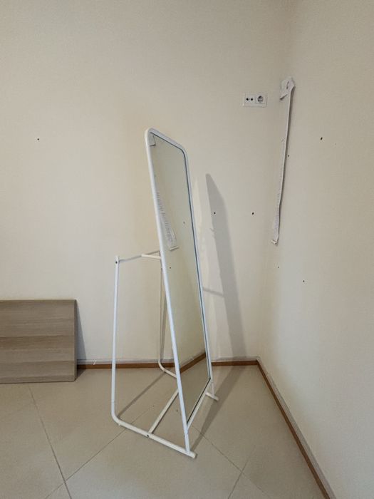 Espelho em pé Ikea