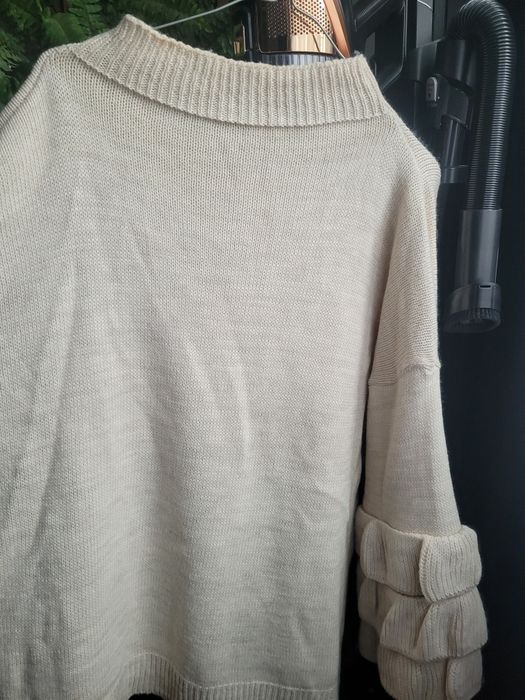 Sweter zdobione rekawy beżowy