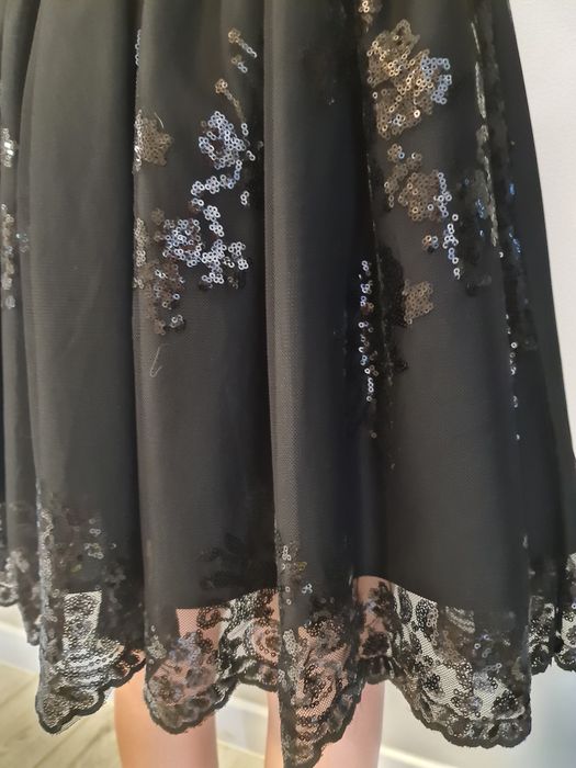 Vera Pola wieczorowa  sukienka czarna odkryte plecy