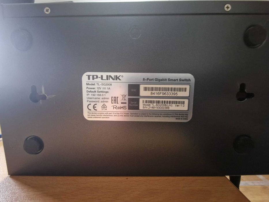 2x TP-LINK SG2008 V1 switch c/gestão, s/PoE