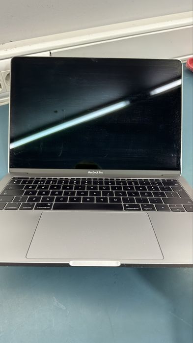 MacBook Pro 13” 2017 – Intel Core i5 | 8GB RAM | macOS Ventura