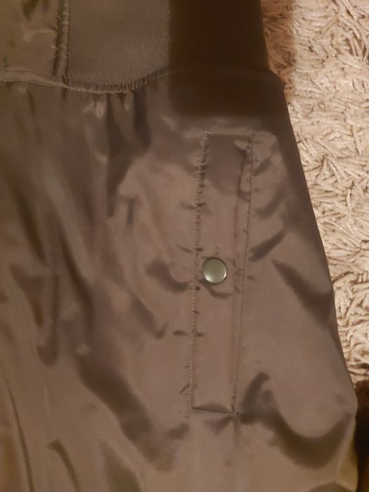 Продам бомберку на мальчика размер М.Бу но в очень хорошем состоянии