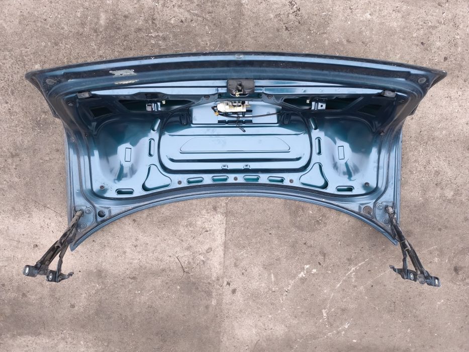 Продам крышку багажника на audi a4 b5