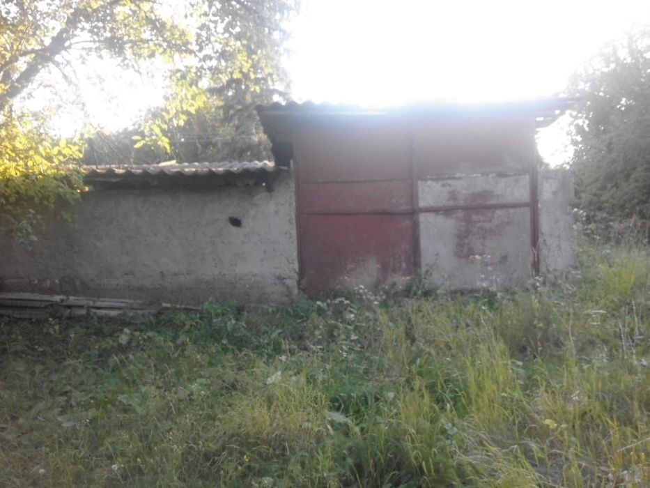 Продаю будинок з господарськими приміщеннями та фундаментом