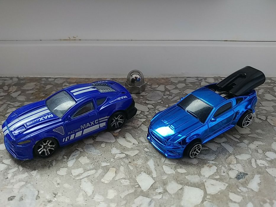 "Resoraki" Ford Mustang. Modele kolor niebieski, napęd. Wysyłam!