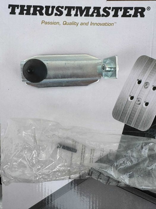 Volante + Base Thrustmaster T300RS-GT com pedais T3PM