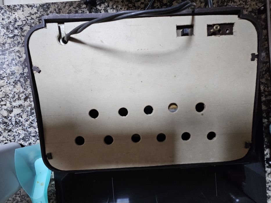 Radio a válvulas antigo