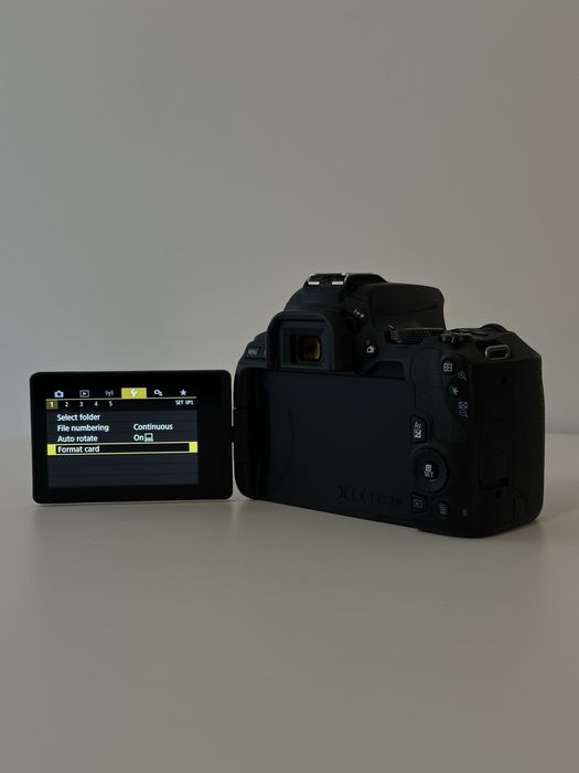 Canon EOS 250D + Lentes e Acessórios