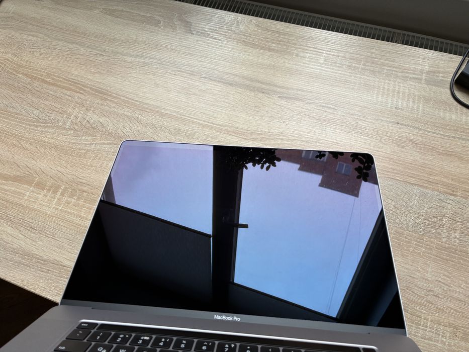 Apple MacBook Pro 16 2019p Intel® i9_1000gbSSD_32gb RAM_AMD Radeon Pro  _ ідеальний_376 циклів