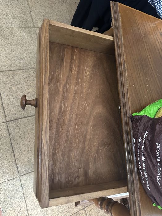 Móvel com gaveta