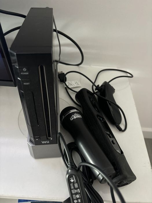 Nintendo Wii completa e com acessórios